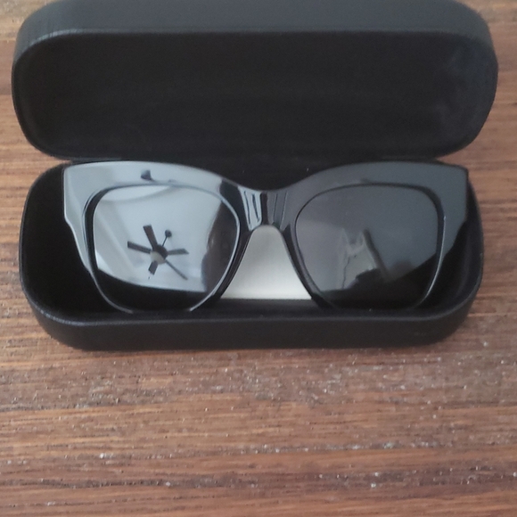 Coach sunglasses - Picture 1 of 4